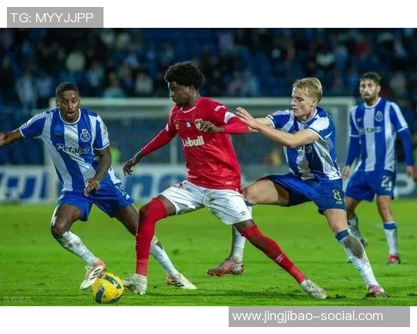 欧联杯精彩对决切尔西与波尔图战平逆转瞬间引发全场热烈反响